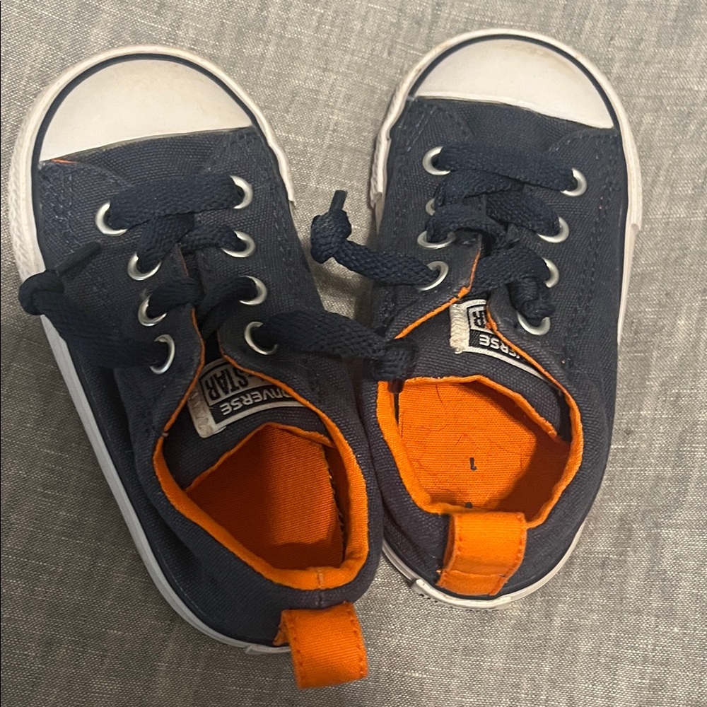 Converse Kids Sneakers in Navy and Orange- size 6